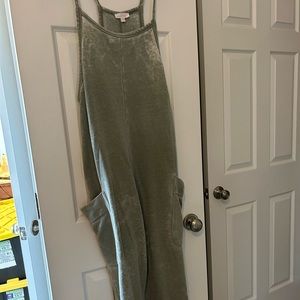 Colsie green jumpsuit xl